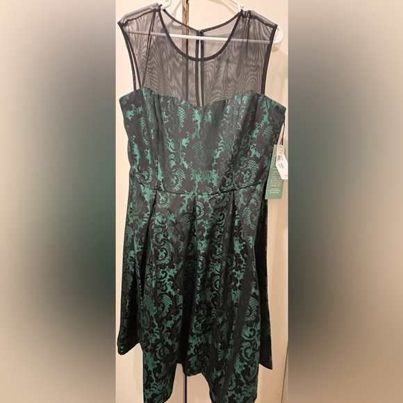 Studio Dresses & Skirts - Elegant Black and Green Dress​